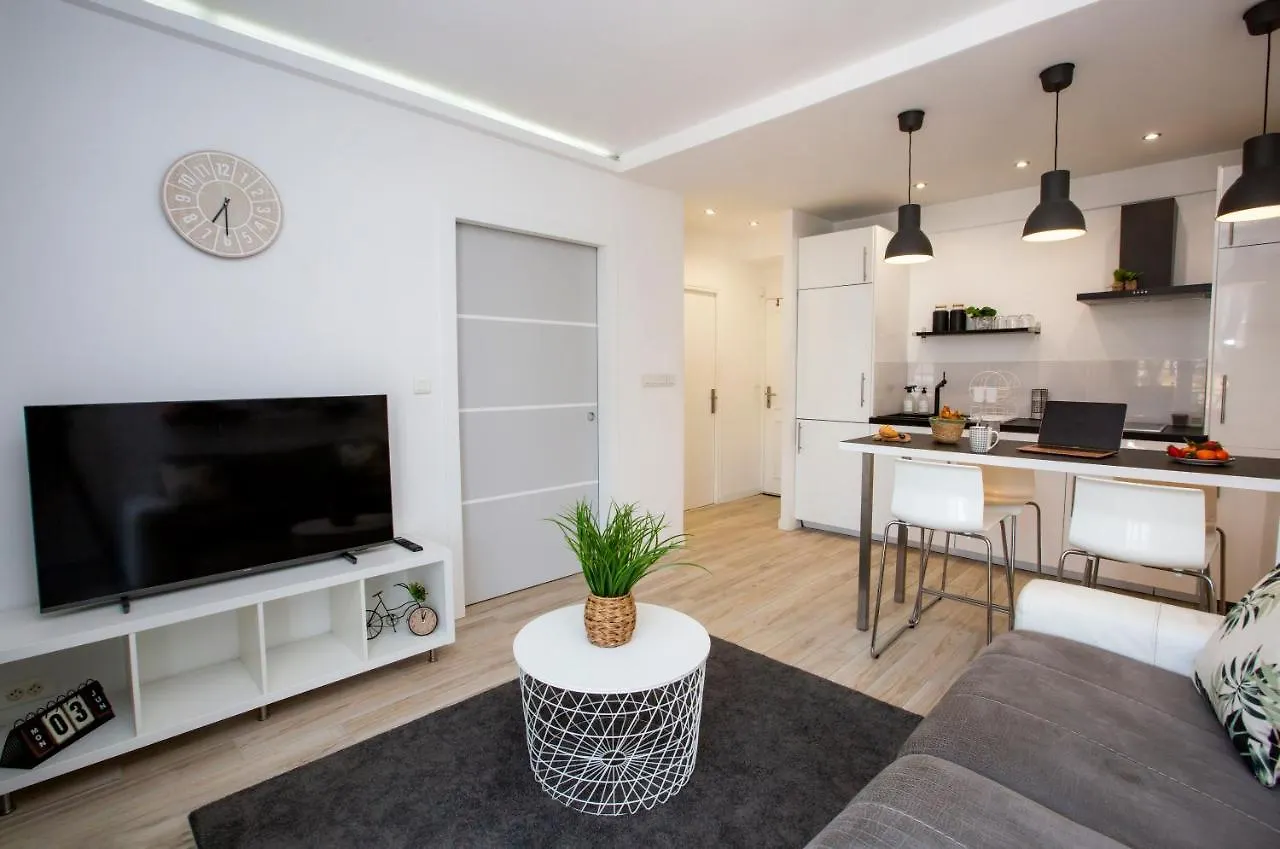 Cosy Tropez, La Petite Venise, Port-Grimaud Apartment